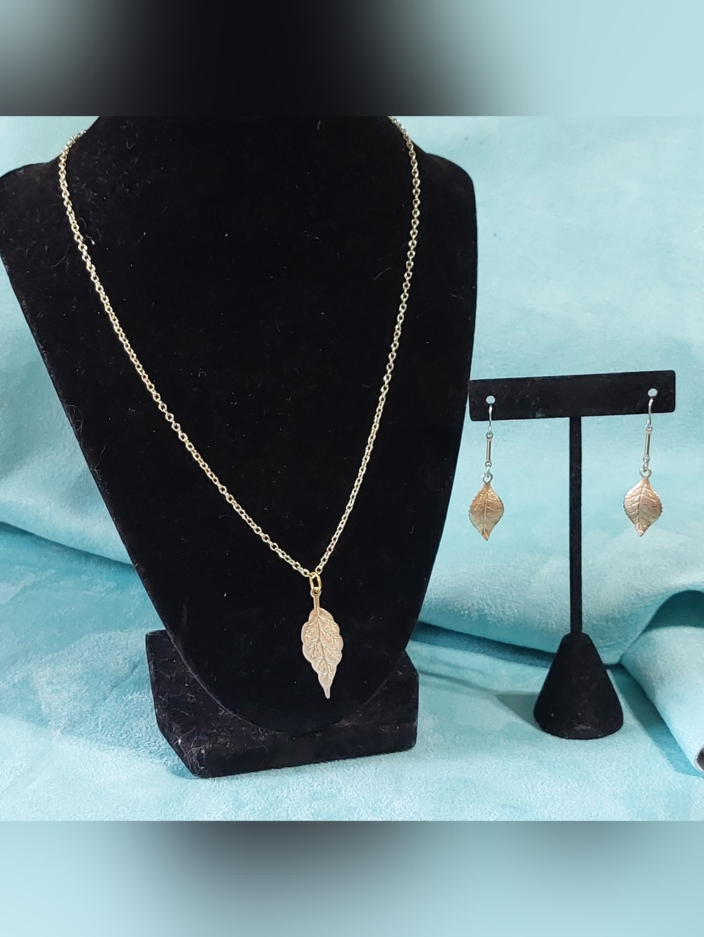 Goldtone Engraved Leaf Shaped Earring and 18" Necklace Set, Estate Jewelry
